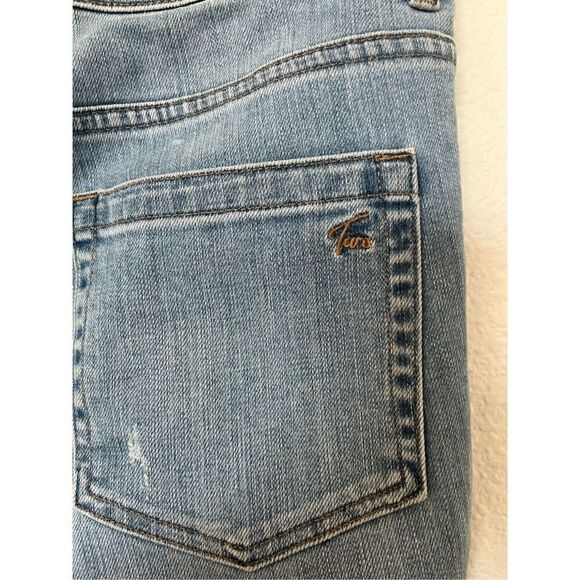 Two by Vince Camuto Distressed Ankle Jeans - Picture 5 of 7